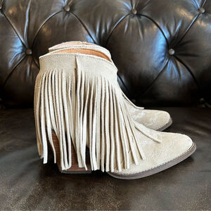 Dingo Cream Ankle Booties with Fringe Detail size 6.5